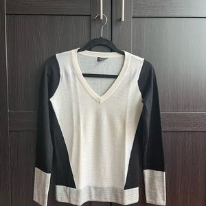 Club Monaco color blocked extra fine merino wool v-neck sweater